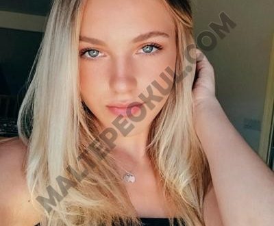 Sarışın Genç ve Renkli Gözleri Olan Çekmeköy Escort Banu